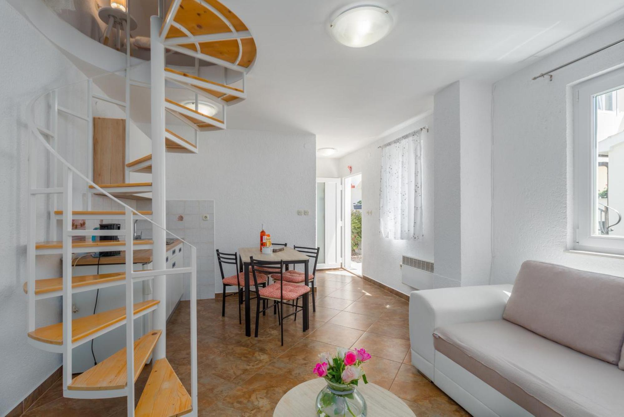 Apartment Leni Near Beach โปเรช ภายนอก รูปภาพ