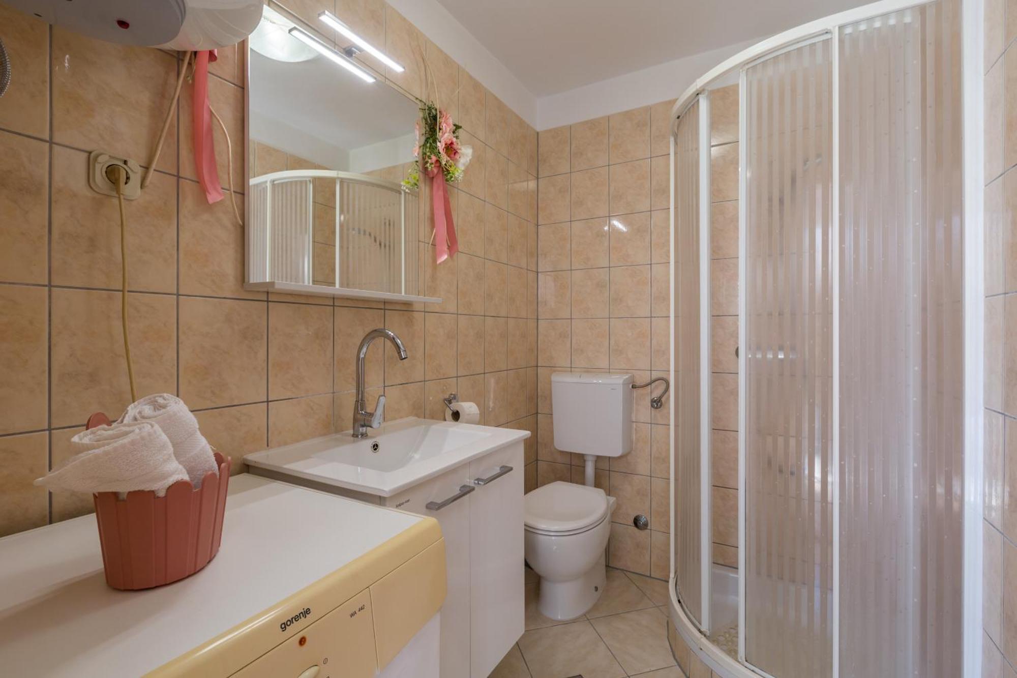 Apartment Leni Near Beach โปเรช ภายนอก รูปภาพ