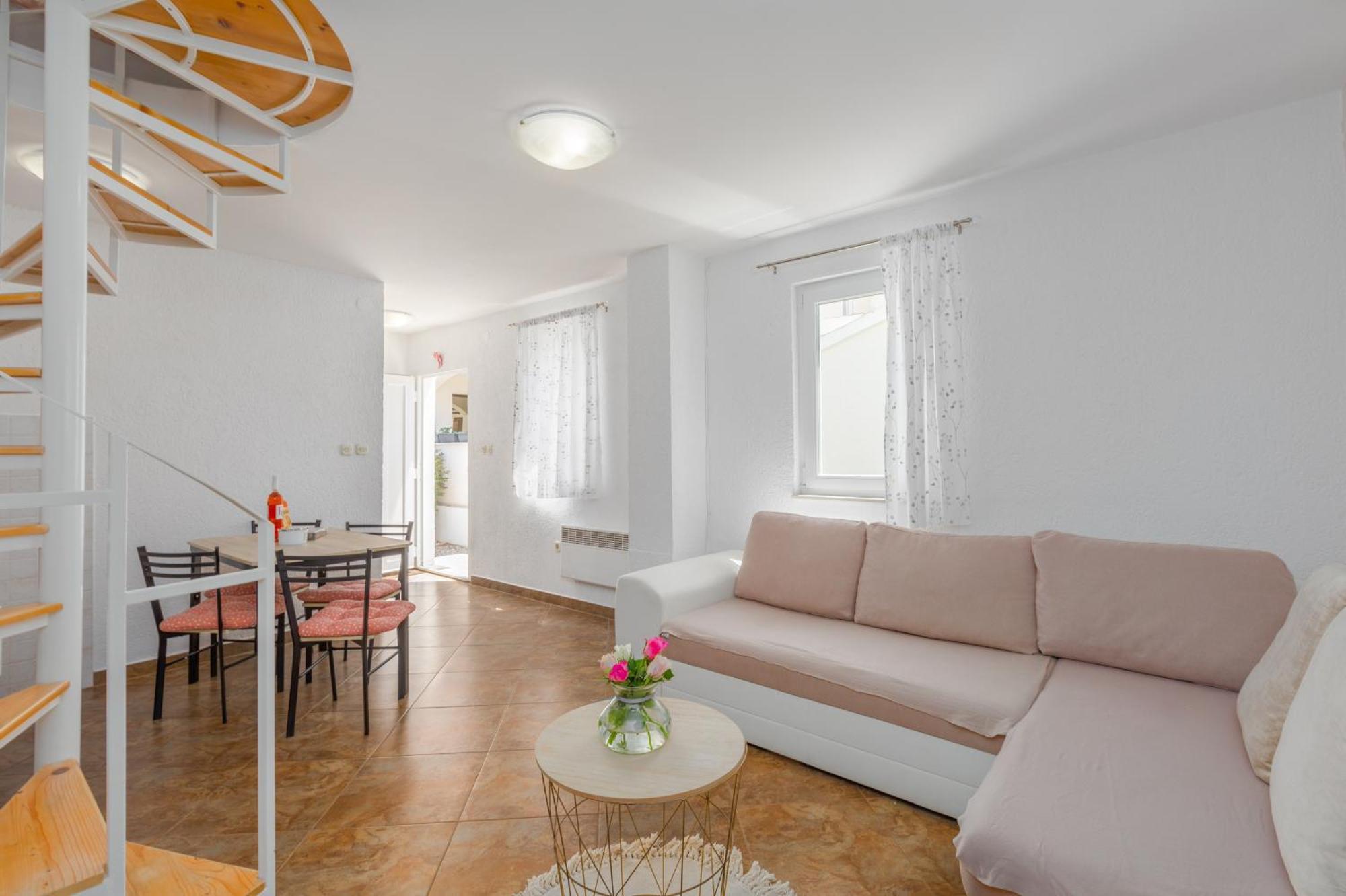 Apartment Leni Near Beach โปเรช ภายนอก รูปภาพ